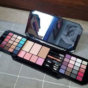 NWOT 💄 VS Ultimate Bombshell Makeup Kit